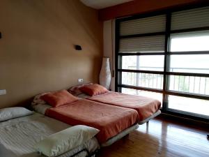 A bed or beds in a room at 2 bedrooms house with enclosed garden at San Cristobal de Aliste