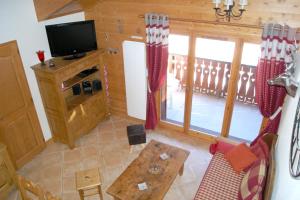 Galeriebild der Unterkunft Appartement de 2 chambres a Pralognan la Vanoise a 900 m des pistes avec balcon amenage et wifi in Pralognan-la-Vanoise