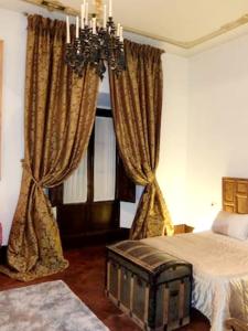 Een bed of bedden in een kamer bij 2 bedrooms appartement with wifi at Granada