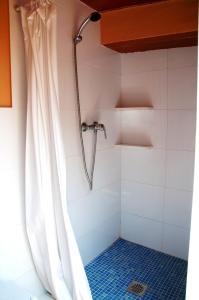 A bathroom at 4 bedrooms villa with sea view private pool and enclosed garden at Benifayo