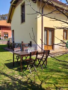 Zdjęcie z galerii obiektu 2 bedrooms house with shared pool enclosed garden and wifi at Suances 5 km away from the beach w mieście Suances