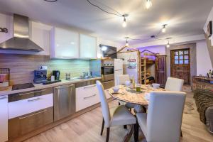 a kitchen and dining room with a table and chairs at Studio avec wifi a Orcieres a 2 km des pistes in Orcières