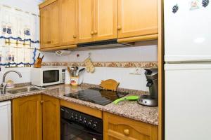 Kuchnia lub aneks kuchenny w obiekcie Modern Apartment in Torrevieja / 85 sqm / Near the Beach