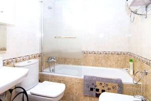 Łazienka w obiekcie Modern Apartment in Torrevieja / 85 sqm / Near the Beach