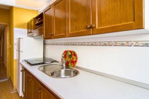 Kuchnia lub aneks kuchenny w obiekcie Modern Apartment in Torrevieja / 85 sqm / Near the Beach