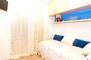 Łóżko lub łóżka w pokoju w obiekcie Modern Apartment in Torrevieja / 85 sqm / Near the Beach