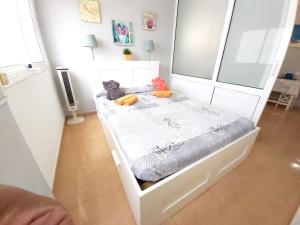 Letto o letti in una camera di One bedroom appartement at Las Palmas de Gran Canaria 30 m away from the beach with wifi