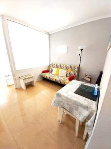 Area soggiorno di One bedroom appartement at Las Palmas de Gran Canaria 30 m away from the beach with wifi
