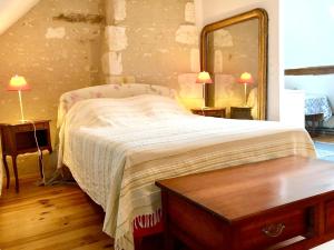 Ένα ή περισσότερα κρεβάτια σε δωμάτιο στο Maison de 3 chambres avec vue sur la ville jardin clos et wifi a Ri