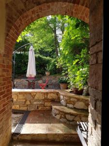 A garden outside Charming House in Trequanda with Shared Pool