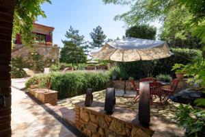 A garden outside Charming House in Trequanda with Shared Pool