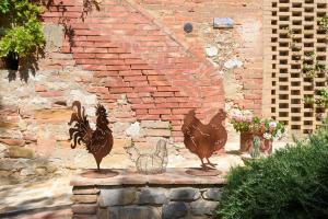 A garden outside Charming House in Trequanda with Shared Pool