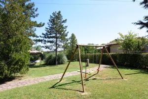 Charming House in Trequanda with Shared Pool játszósarka