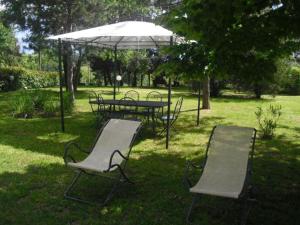 A garden outside Charming House in Trequanda with Shared Pool