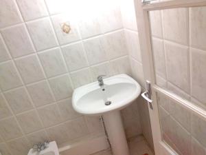 Ένα μπάνιο στο Appartement charmant Morne-À-l'Eau