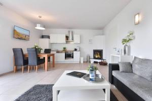 ครัวหรือมุมครัวของ Villa Kaja Wohnung Ostseestrand