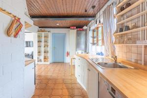 Η κουζίνα ή μικρή κουζίνα στο Ferienhaus Broderswarft