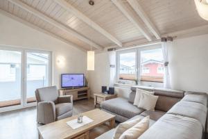 TV a/nebo společenská místnost v ubytování Ferienhaus Strandkrabbe