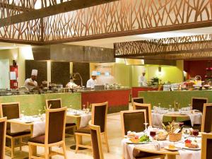 Restaurant o iba pang lugar na makakainan sa Novotel Cairo Airport