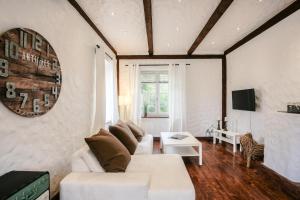 a living room with a white couch and a table at Lodge an der Muehle in Bredstedt