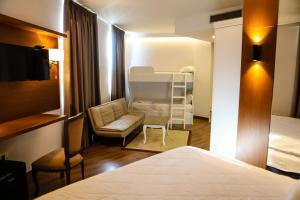 Postel nebo postele na pokoji v ubytování Golden Ring Resort