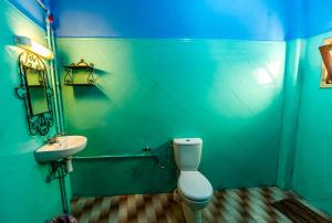 A bathroom at Dar tiwira