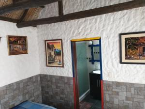 Rúm í herbergi á Apartaestudio tipo cabaña