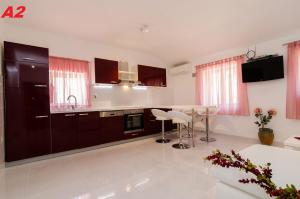 Kuchyň nebo kuchyňský kout v ubytování Apartments Mare