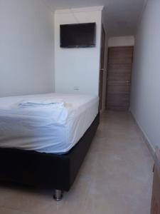 Giường trong phòng chung tại HOTEL BOSQUE DE LAS AMERICAS