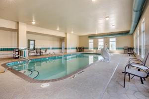 a large swimming pool in a hotel room at Comfort Inn & Suites Bryant - Benton in Bryant