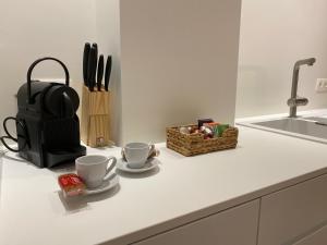 Dapur atau dapur kecil di OSKAR luxe appartement op zeedijk met zeezicht