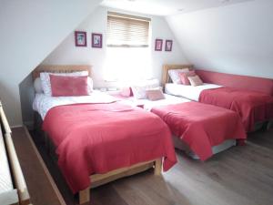 Säng eller sängar i ett rum på Brookview Guest House
