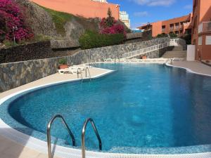 a large swimming pool with blue water at Casa Sofia in Costa Calma