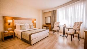 Postel nebo postele na pokoji v ubytování Yücesoy Liva Hotel Spa & Convention Center Mersin