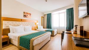 Postel nebo postele na pokoji v ubytování Yücesoy Liva Hotel Spa & Convention Center Mersin