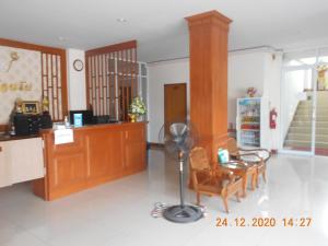a lobby with a room with a desk and chairs at Purada Mansion Bangsaen in Ban Hua Laem