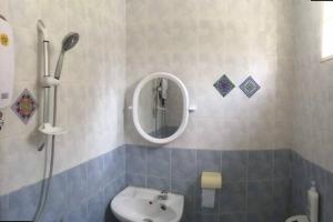 Bilik mandi di Tambun homestay +7 gambar