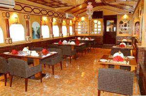 Restoran atau tempat lain untuk makan di Ramee Dream Resort