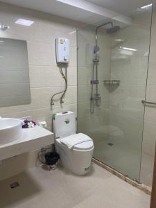 Koupelna v ubytování Palmeraiebeach Resort Rayong ปาล์มมาลี บีช รีสอร์ท ระยอง 罗勇棕榈树海滩酒店
