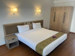 Postel nebo postele na pokoji v ubytování Palmeraiebeach Resort Rayong ปาล์มมาลี บีช รีสอร์ท ระยอง 罗勇棕榈树海滩酒店