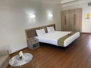 Postel nebo postele na pokoji v ubytování Palmeraiebeach Resort Rayong ปาล์มมาลี บีช รีสอร์ท ระยอง 罗勇棕榈树海滩酒店