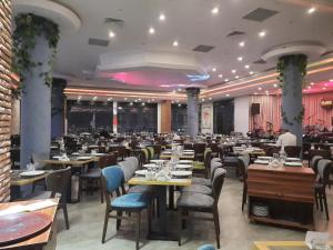 מסעדה או מקום אחר לאכול בו ב-Plaza Hotel Diyarbakir