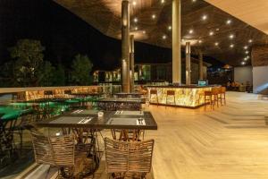 En restaurant eller et andet spisested på Kalima Resort and Villas Khao Lak - SHA EXTRA PLUS