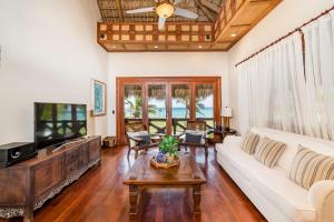 TV a/nebo společenská místnost v ubytování Ocean View Villa - Best Caribbean Vacation