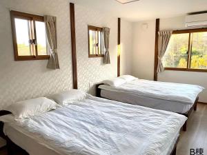 A bed or beds in a room at 富士晴 Guest House