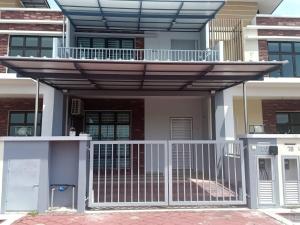 a house with a gate and a balcony at KS 80 Homestay (15pax)4R3B ~WiFi~ near Jetty in Kuala Selangor