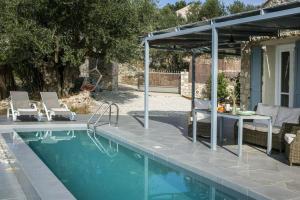 Bazén v ubytování Aelia Cottage nebo v jeho okolí