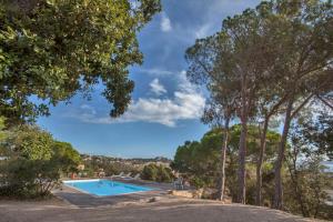 Bazén v ubytování Villa campagne à Calvi piscine chauffée vue mer proche plage et centre nebo v jeho okolí + 49 fotografií