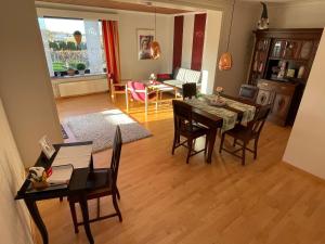 a dining room and living room with a table and chairs at 29 Haster Straße in Bad Nenndorf