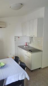 Kuchyň nebo kuchyňský kout v ubytování Apartment Viktor